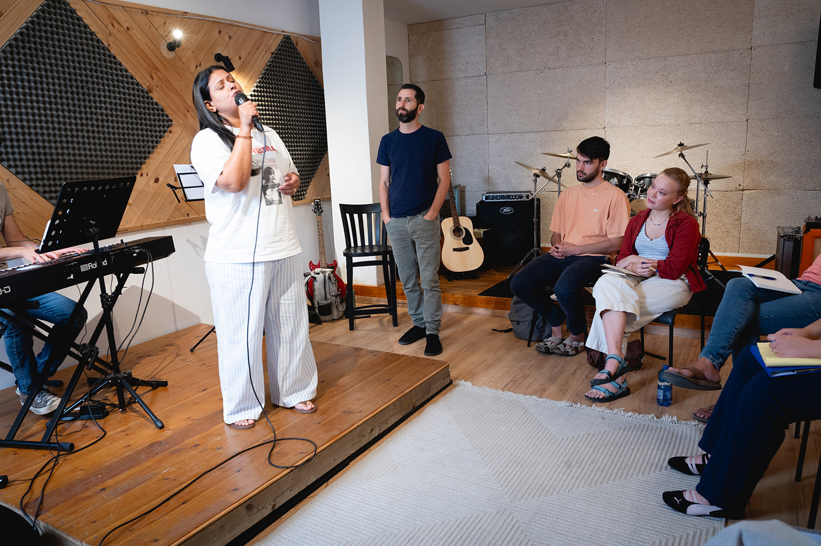 אמנות המופע וההבעה הרגשית בשיר